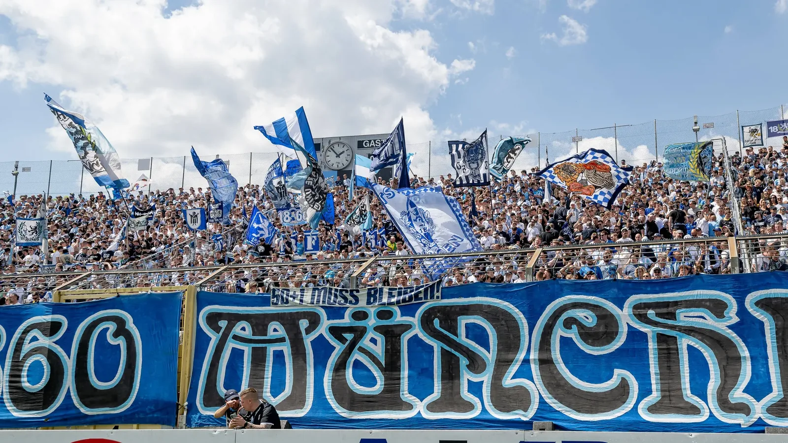 München: TSV 1860 Fans kaufen erneut Dauerkarten nach Zwangsabstieg