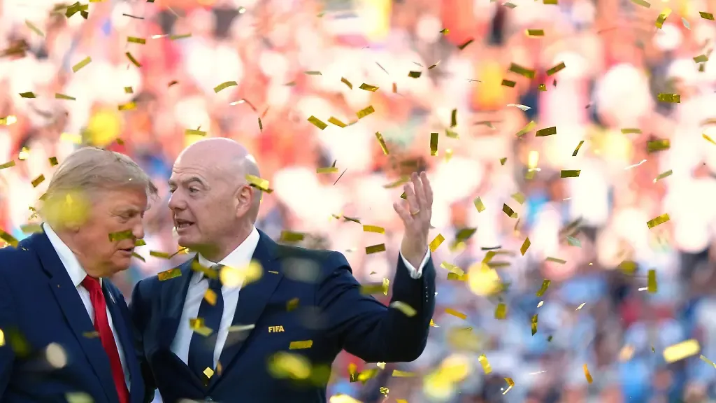 FIFA-Praesident-Gianni-Infantino-pflegt-ein-enges-Verhaeltnis-zu-Praesident-Donald-Trump