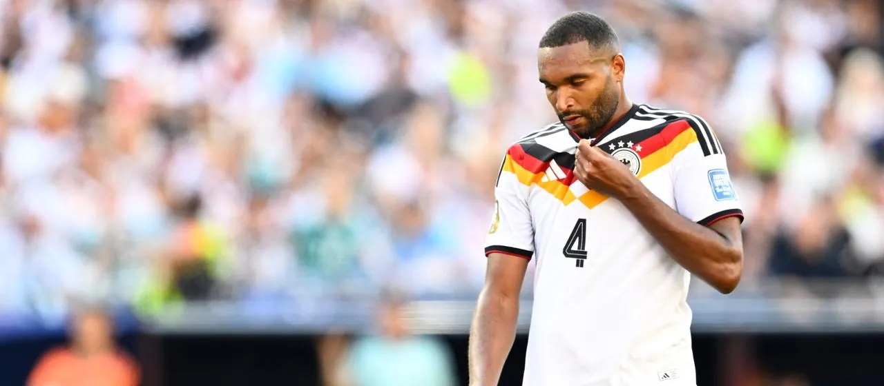 Jonathan Tah reagiert nach verschossenem Elfmeter