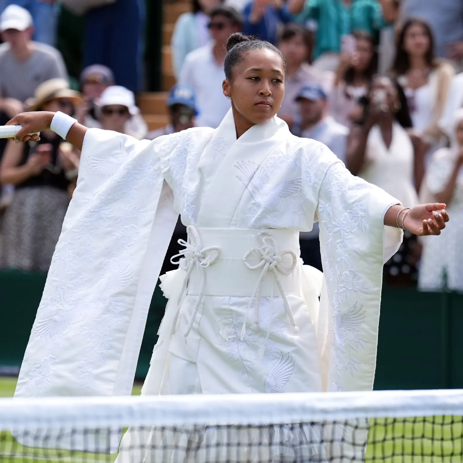 29.06.2026, Großbritannien, London: Naomi Osaka of Japan ahead of her match against Elsa Jacquemot of France during the Ladies' Singles on day one of the 2026 Wimbledon Championships at the All England Lawn Tennis and Croquet Club, London. Picture date: Monday June 29, 2026. PA Photo. Photo credit should read: Mike Egerton/PA Wire. RESTRICTIONS: Editorial use only. No commercial use without prior written consent of the AELTC. Still image use only - no moving images to emulate broadcast. No superimposing or removal of sponsor/ad logos. Foto: Mike Egerton/PA Wire/dpa